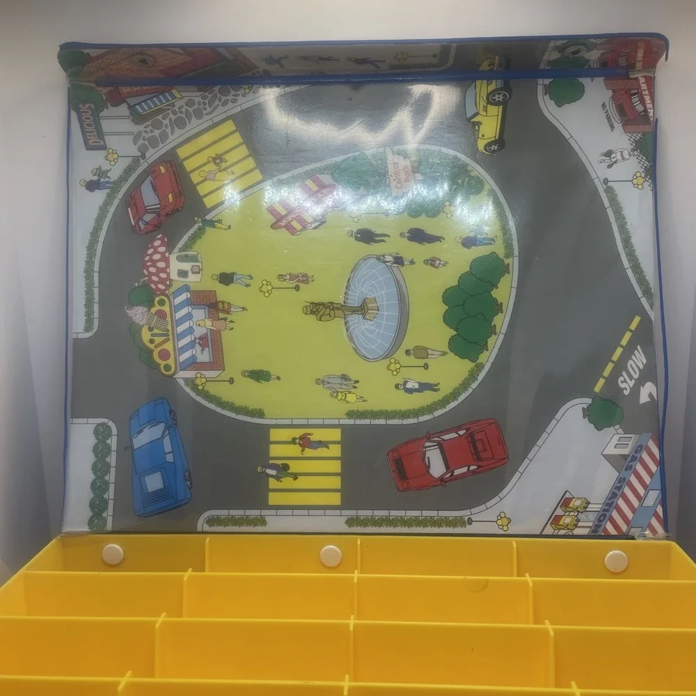 Toys “R” Us carrying case